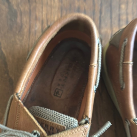 Sperry Tan Boat Shoes with White Laces and Non-Marking Soles - Picture 4 of 8